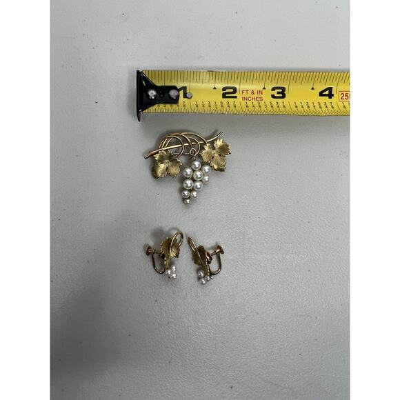 Vintage Krementz Pearl Grapes and Grape Leaf Vine Gold Overlay Brooch & Earrings - Picture 9 of 9